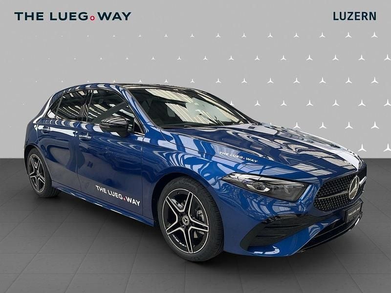 Gebraucht Mercedes A200 Night 177 PS (130 kW) 2024 Blau Limousine