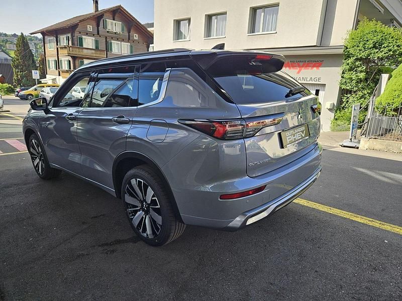 Neu Mitsubishi Outlander P-HEV Instyle 306 PS (225 kW) 2025 Grau SUV