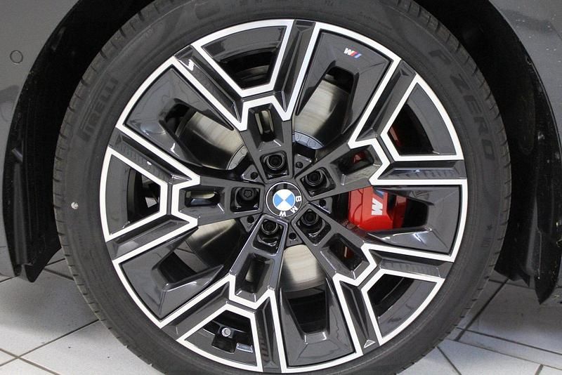 Neu BMW 550e Comfort Edition 489 PS (359 kW) 2025 Anthrazit Limousine