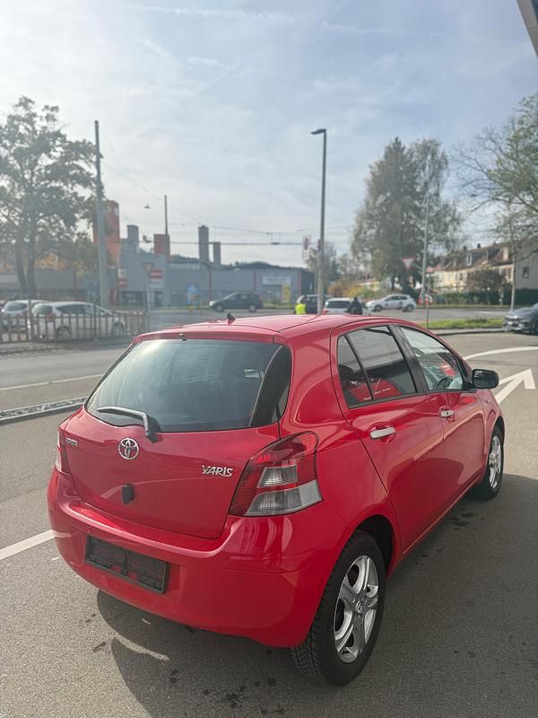 Gebraucht Toyota Yaris Luna 99 PS (72 kW) 2011 Kleinwagen