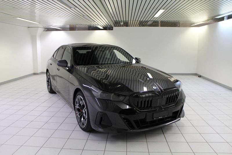Neu BMW 550e Comfort Edition 489 PS (359 kW) 2025 Anthrazit Limousine