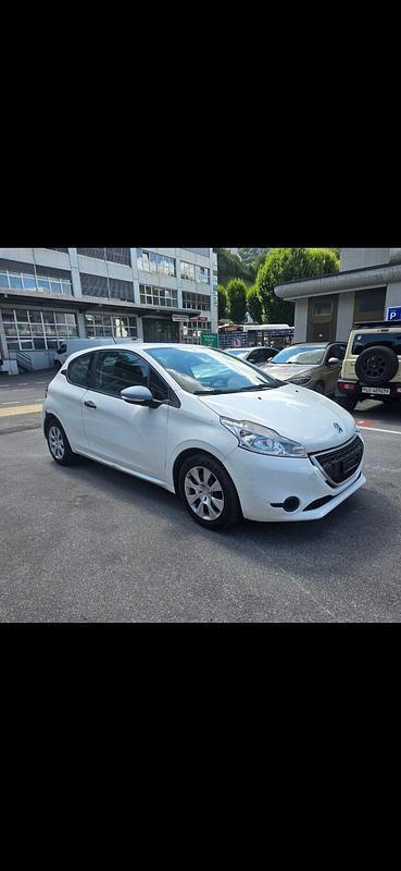 Gebraucht Peugeot 208 Access 68 PS (50 kW) 2013 Kleinwagen