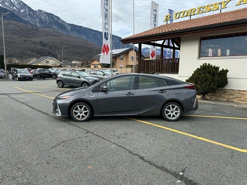Gebraucht Toyota Prius Premium 122 PS (89 kW) 2019 Kleinwagen