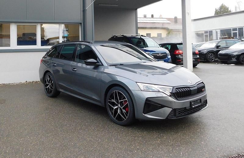 Neu Skoda Octavia RS 265 PS (194 kW) 2025 Grau Kombi