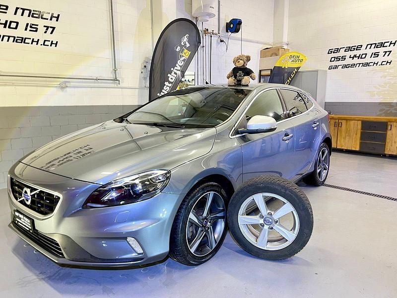 Gebraucht Volvo V40 R-Design Kinetic 120 PS (88 kW) 2015 Limousine