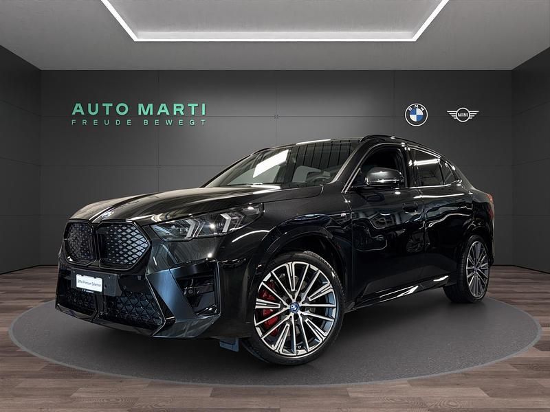 Saphirschwarz metall (0475) mét. Gebraucht 2025 BMW iX2 Comfort Edition SUV | CHF 53’500 - Bild 1/4