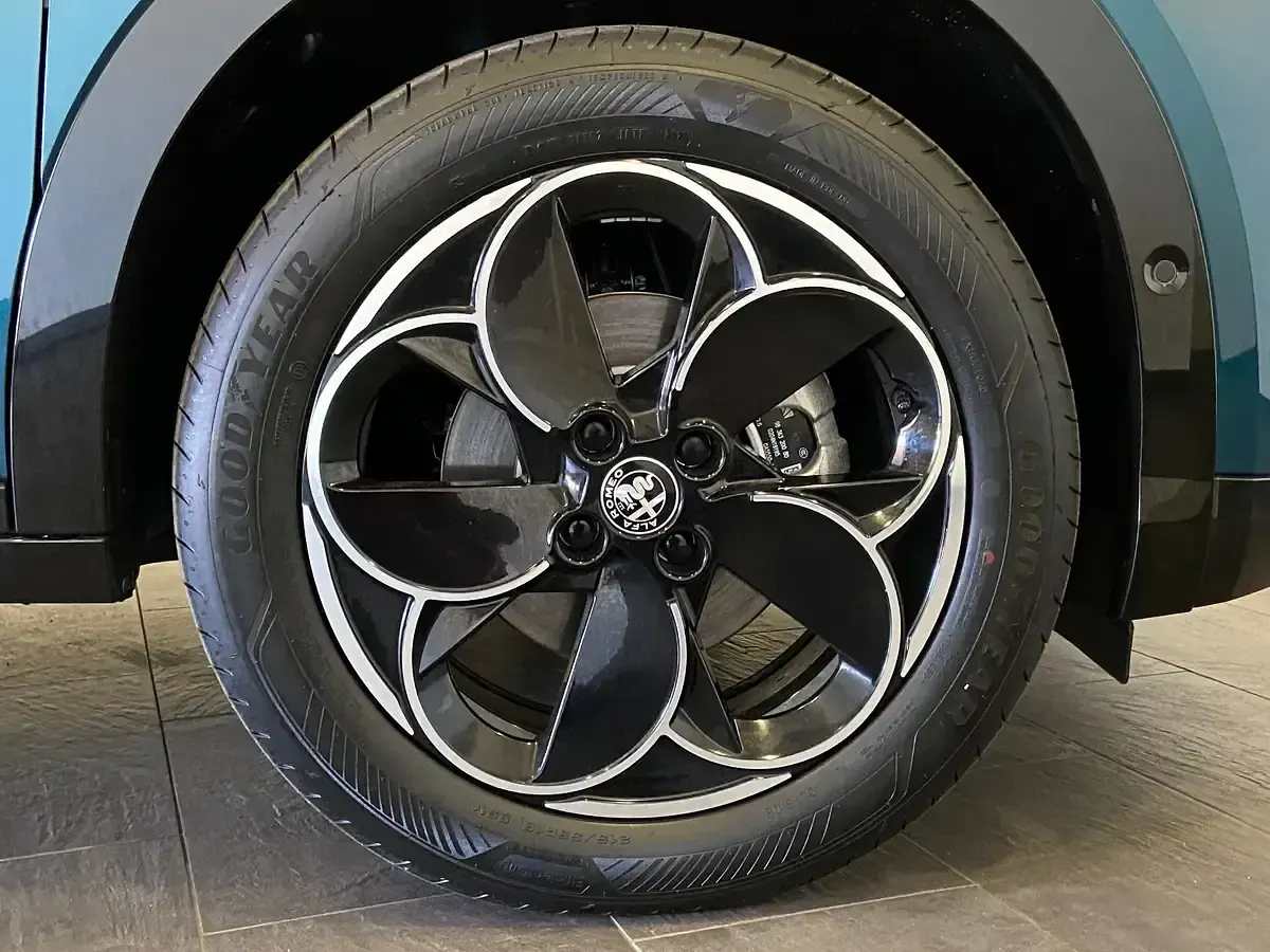 neu-alfa-romeo-junior-edizione-speciale-145-ps-2026-in-hendschiken