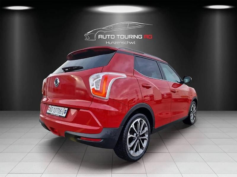 Gebraucht Ssangyong (KGM) Tivoli Sapphire 115 PS (84 kW) 2016 Rot SUV