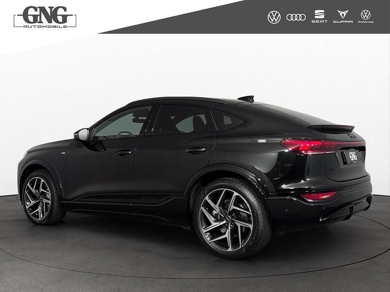 Neu Audi Q6 Sportback e-tron Ambiente 285 kW (388 PS) 2025 Schwarz SUV