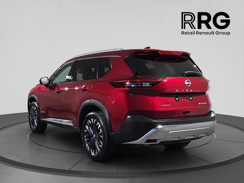 Neu Nissan X-Trail Tekna+ 158 PS (116 kW) 2026 Rot SUV