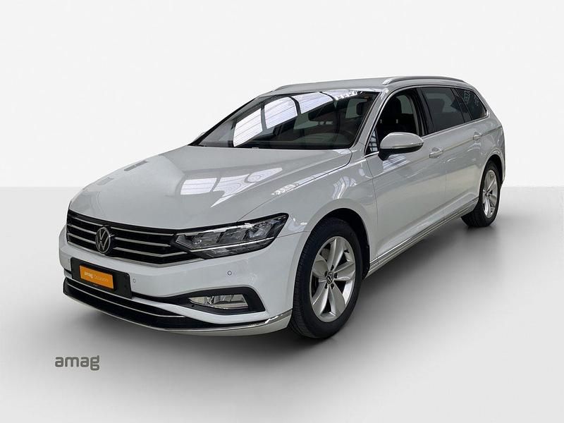 Bianco ghiacciaio metallizzato Gebraucht 2023 VW Passat Elegance Kombi | CHF 29’800 (Etwas zu teuer) - Bild 1/4
