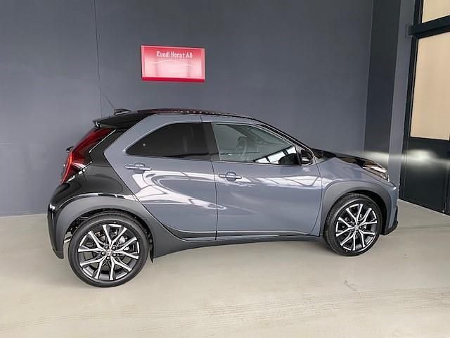 Neu Toyota Aygo X Sport 116 PS (85 kW) 2026 Mehrfarbig SUV