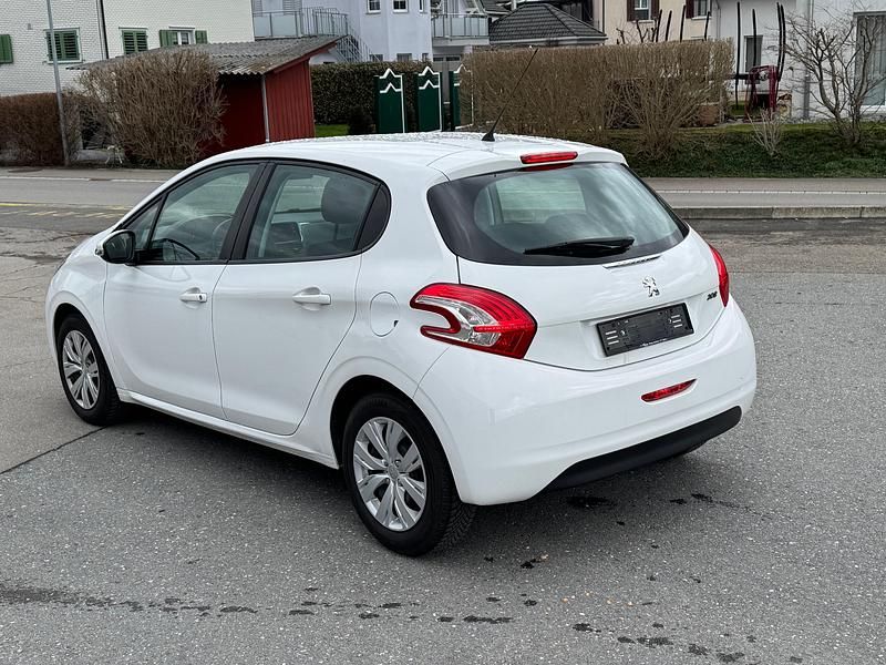 Gebraucht Peugeot 208 Style 82 PS (60 kW) 2015 Kleinwagen