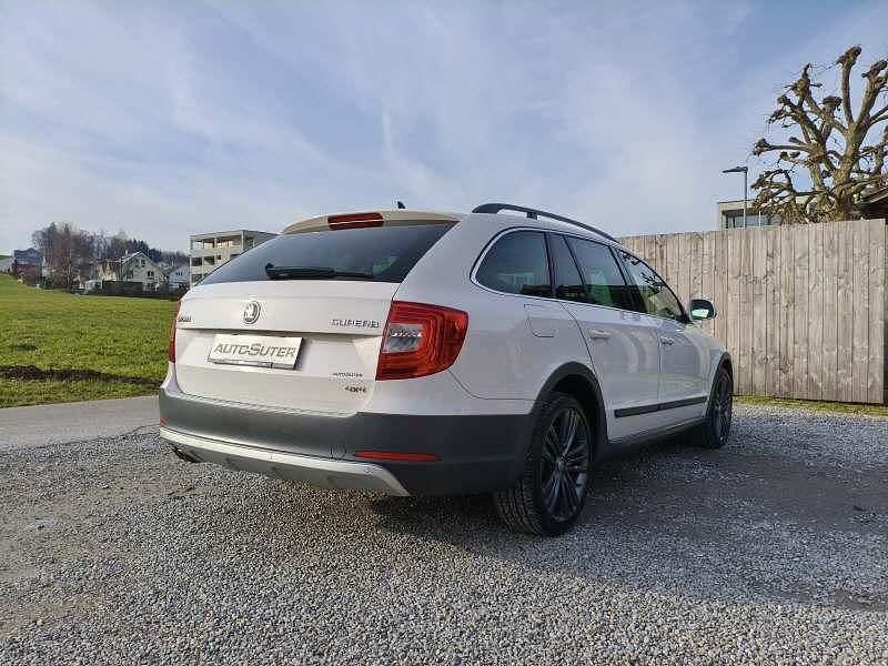 Gebraucht Skoda Superb Ambiente 170 PS (125 kW) 2014 Weiss Kombi