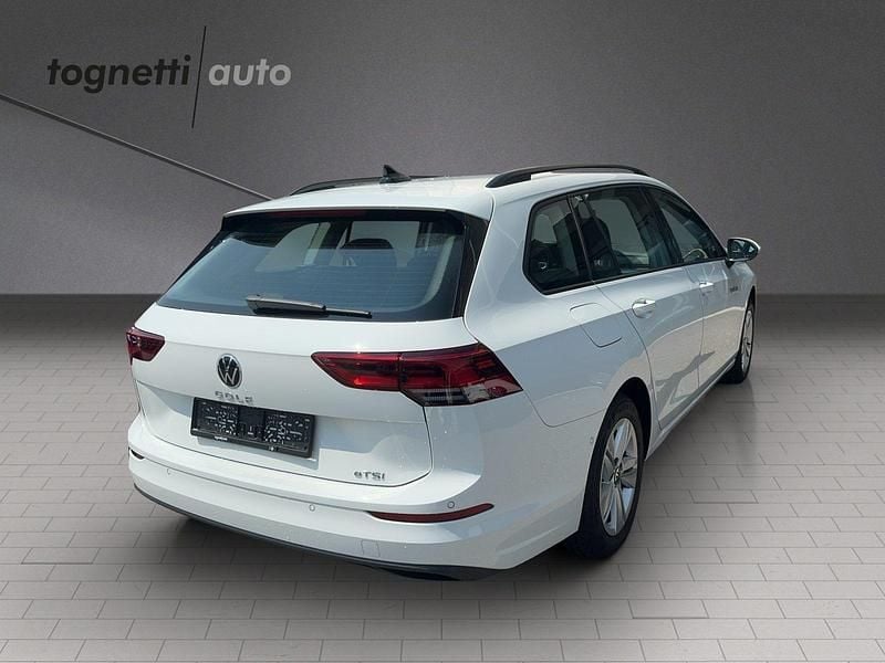 Gebraucht VW Golf VIII Life 110 PS (80 kW) 2024 Weiss Kombi