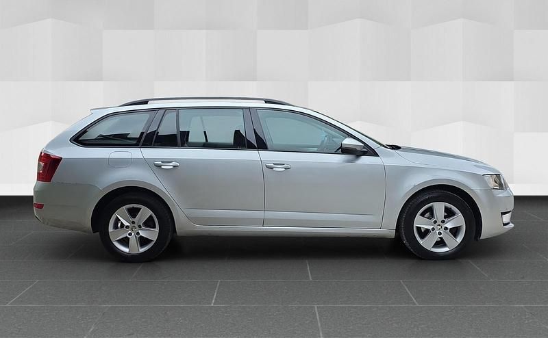 Gebraucht Skoda Octavia Ambition 105 PS (77 kW) 2015 Kleinwagen