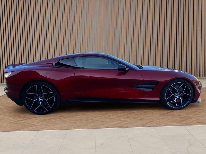 Neu Aston Martin Vanquish 835 PS (614 kW) 2025 Coupé