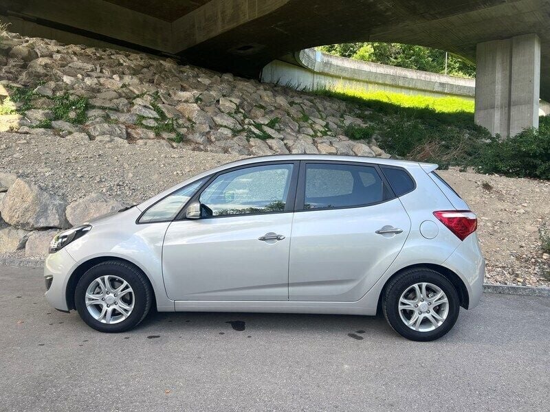 Gebraucht Hyundai ix20 125 PS (91 kW) 2016 Silber Kleinwagen