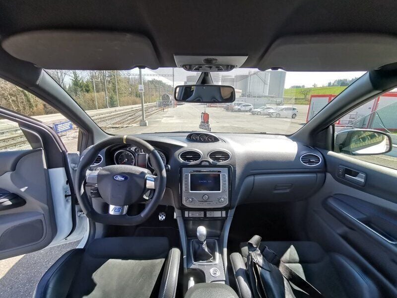 Gebraucht Ford Focus RS 305 PS (224 kW) 2010 Weiss Limousine