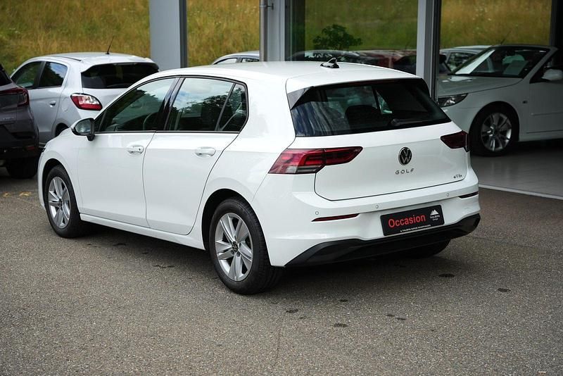 Gebraucht VW Golf Life 130 PS (95 kW) 2024 Weiss Limousine