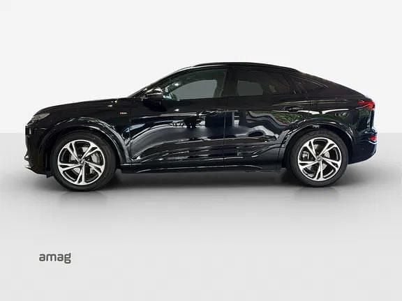 Neu Audi Q6 Sportback e-tron Ambiente 285 kW (388 PS) 2025 Mythosschwarz metallic SUV