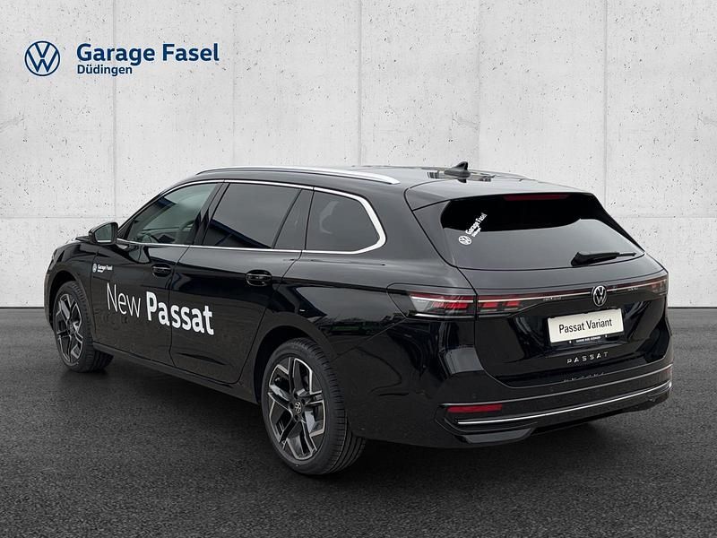 Gebraucht VW Passat Elegance 150 PS (110 kW) 2024 Schwarz Kombi