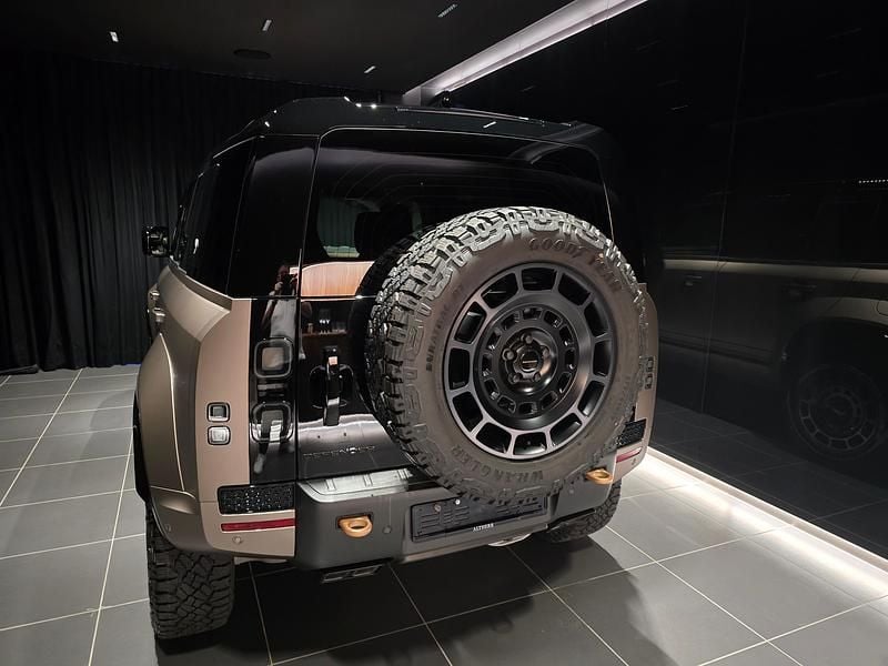 Neu Land Rover Defender 635 PS (467 kW) 2025 Braun SUV