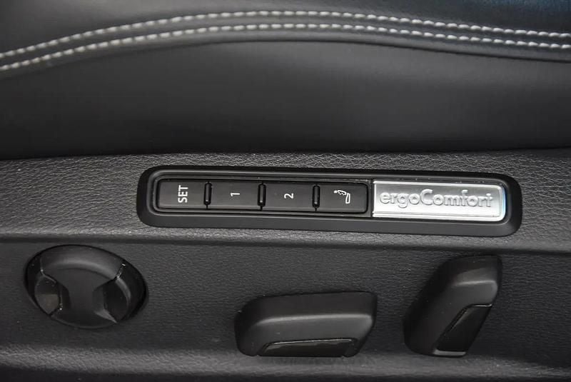 Gebraucht VW Passat Elegance 200 PS (147 kW) 2026 Weiss Kombi