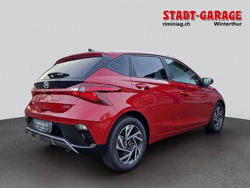 Gebraucht Hyundai i20 101 PS (74 kW) 2024 Rot Limousine