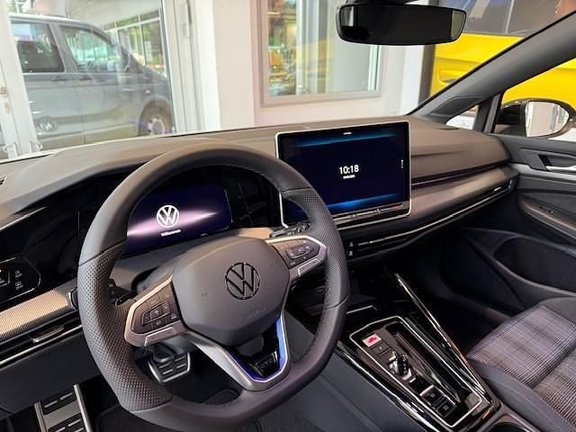 Neu VW Golf VIII GTE 272 PS (200 kW) 2025
