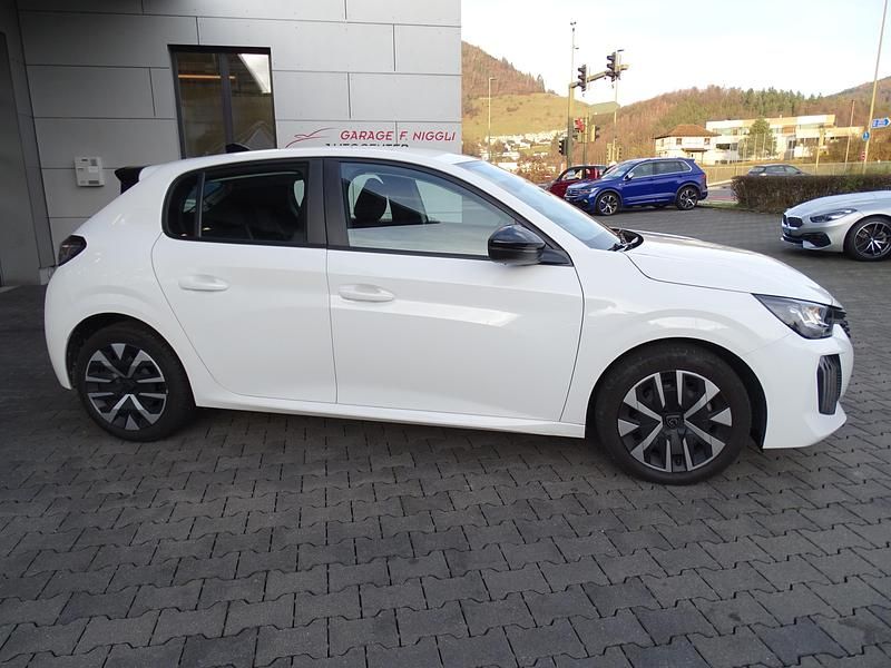 Gebraucht Peugeot 208 Active 100 PS (73 kW) 2024 Kleinwagen