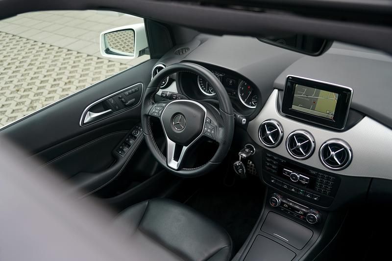 Gebraucht Mercedes B220 184 PS (135 kW) 2014 Van / Kleinbus