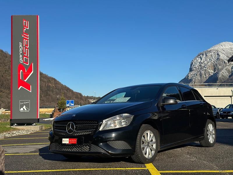 Gebraucht Mercedes A180 Style 122 PS (89 kW) 2015