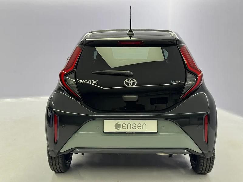 Neu Toyota Aygo X Style 116 PS (85 kW) 2025 Grün SUV