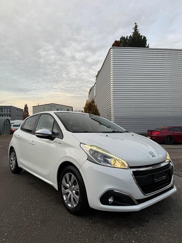 Gebraucht Peugeot 208 82 PS (60 kW) 2015 Kleinwagen