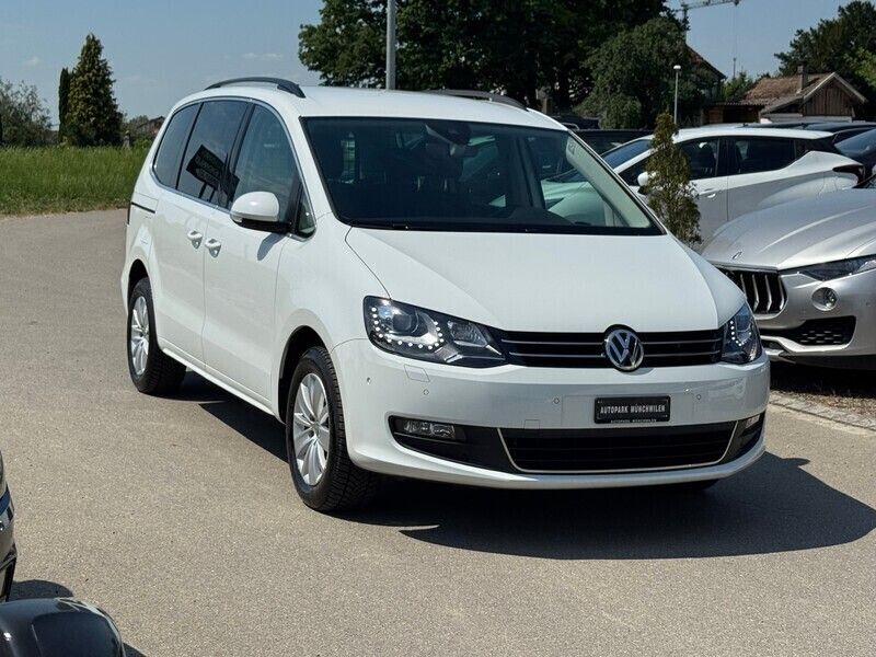 Gebraucht VW Sharan Comfortline 150 PS (110 kW) 2019 Van / Kleinbus