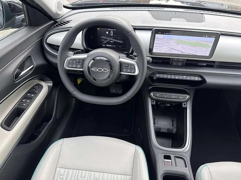 Neu Fiat 600 La Prima 145 PS (106 kW) 2026 Schwarz SUV