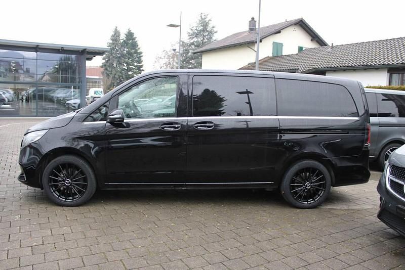 Gebraucht Mercedes V250 Avantgarde 190 PS (139 kW) 2024 Schwarz Van / Kleinbus