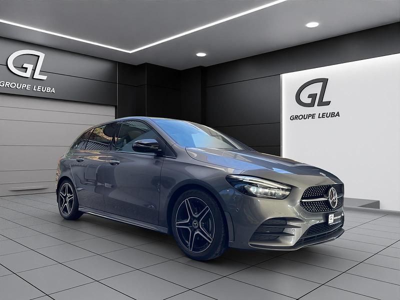 Grau Gebraucht 2022 Mercedes B200 Night Van / Kleinbus | CHF 28’900 (Teuer) - Bild 1/4