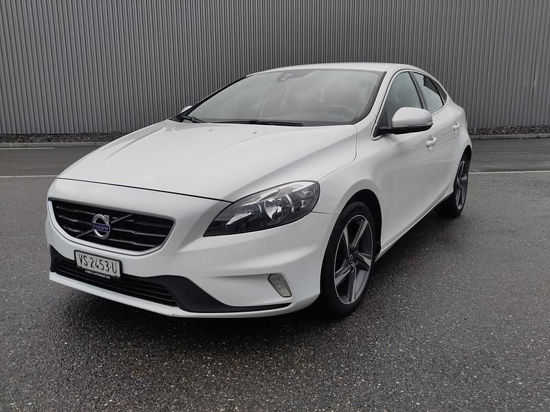 Gebraucht Volvo V40 R-Design Kinetic 122 PS (89 kW) 2016 Limousine