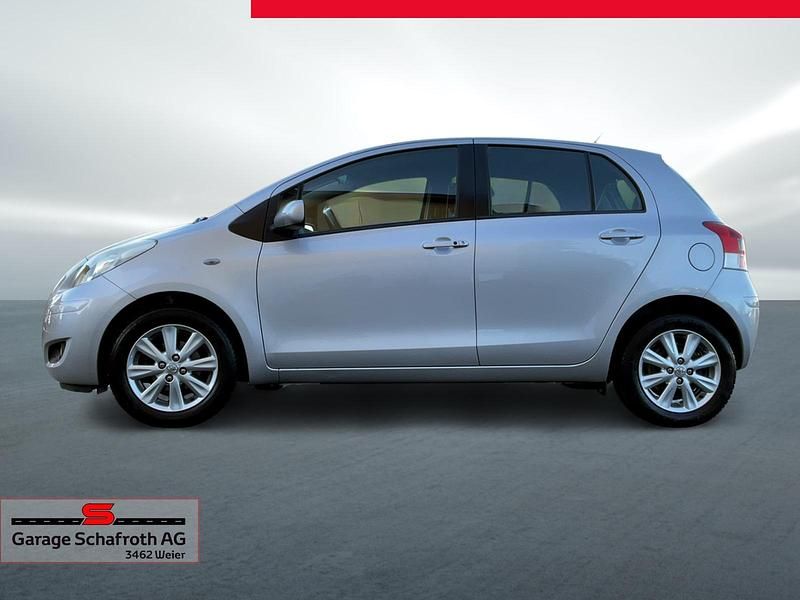 Gebraucht Toyota Yaris Sol 100 PS (73 kW) 2010 Silber Limousine