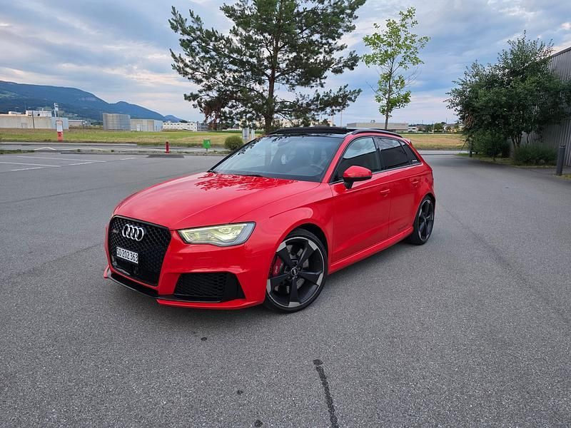 Gebraucht 2015 Audi RS3 Limousine | CHF 36’000 (Teuer) - Bild 1/4