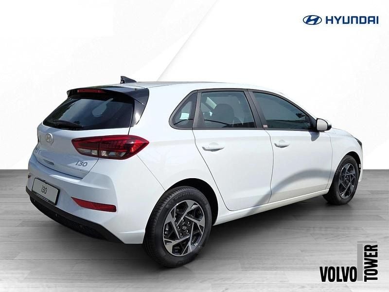 Neu Hyundai i30 100 PS (73 kW) 2025 Weiss Limousine