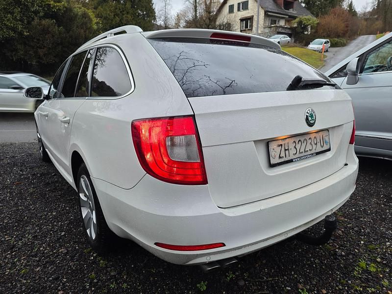Gebraucht Skoda Superb 140 PS (102 kW) 2011 Kombi