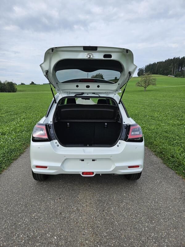 Gebraucht Suzuki Swift 82 PS (60 kW) 2024 Weiss Kleinwagen