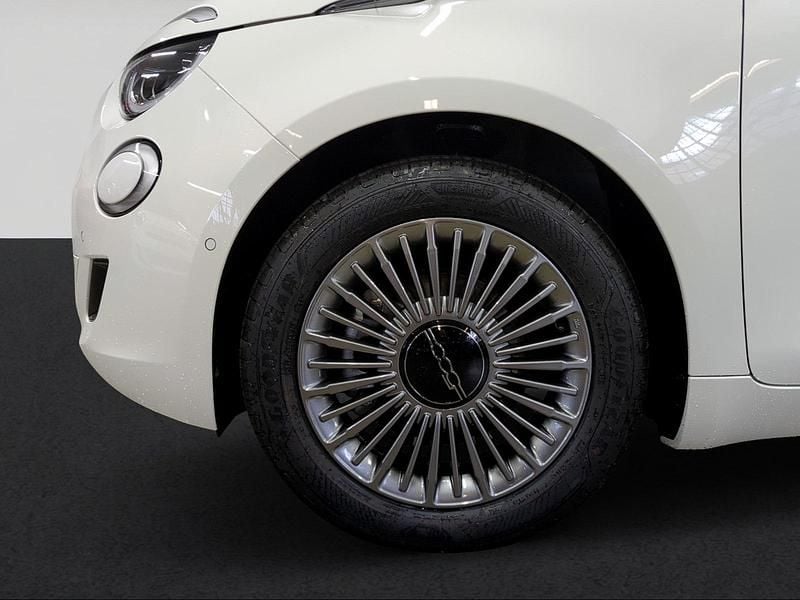 Neu Fiat 500e Red 87 kW (119 PS) 2025