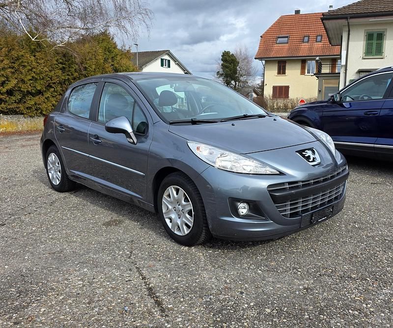 Gebraucht Peugeot 207 Active 95 PS (69 kW) 2011