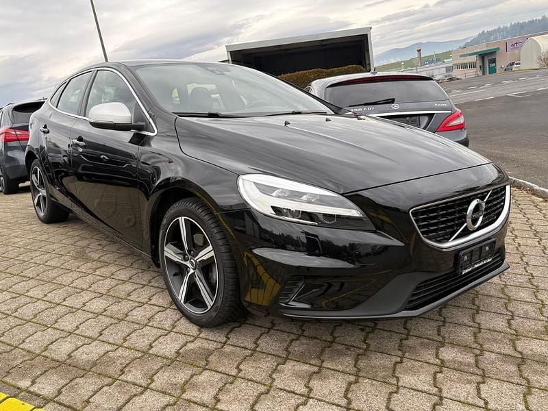 Gebraucht 2018 Volvo V40 R-Design Momentum | CHF 8’900 - Bild 1/4