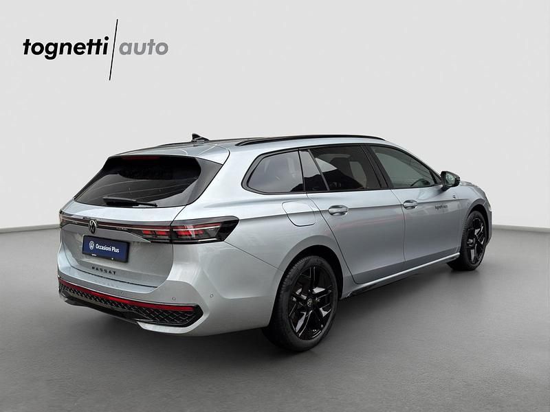 Gebraucht VW Passat R-line 272 PS (200 kW) 2024 Silber Kombi