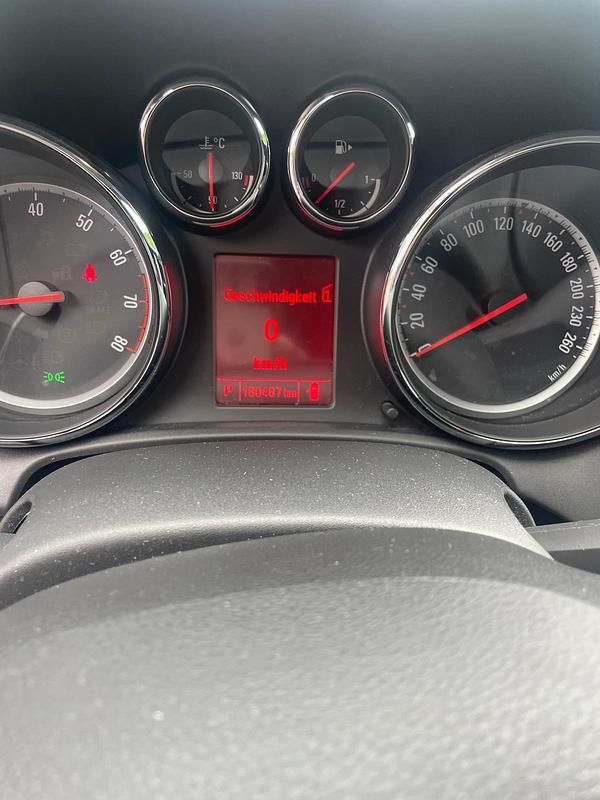 Gebraucht Opel Astra Sport 140 PS (102 kW) 2013